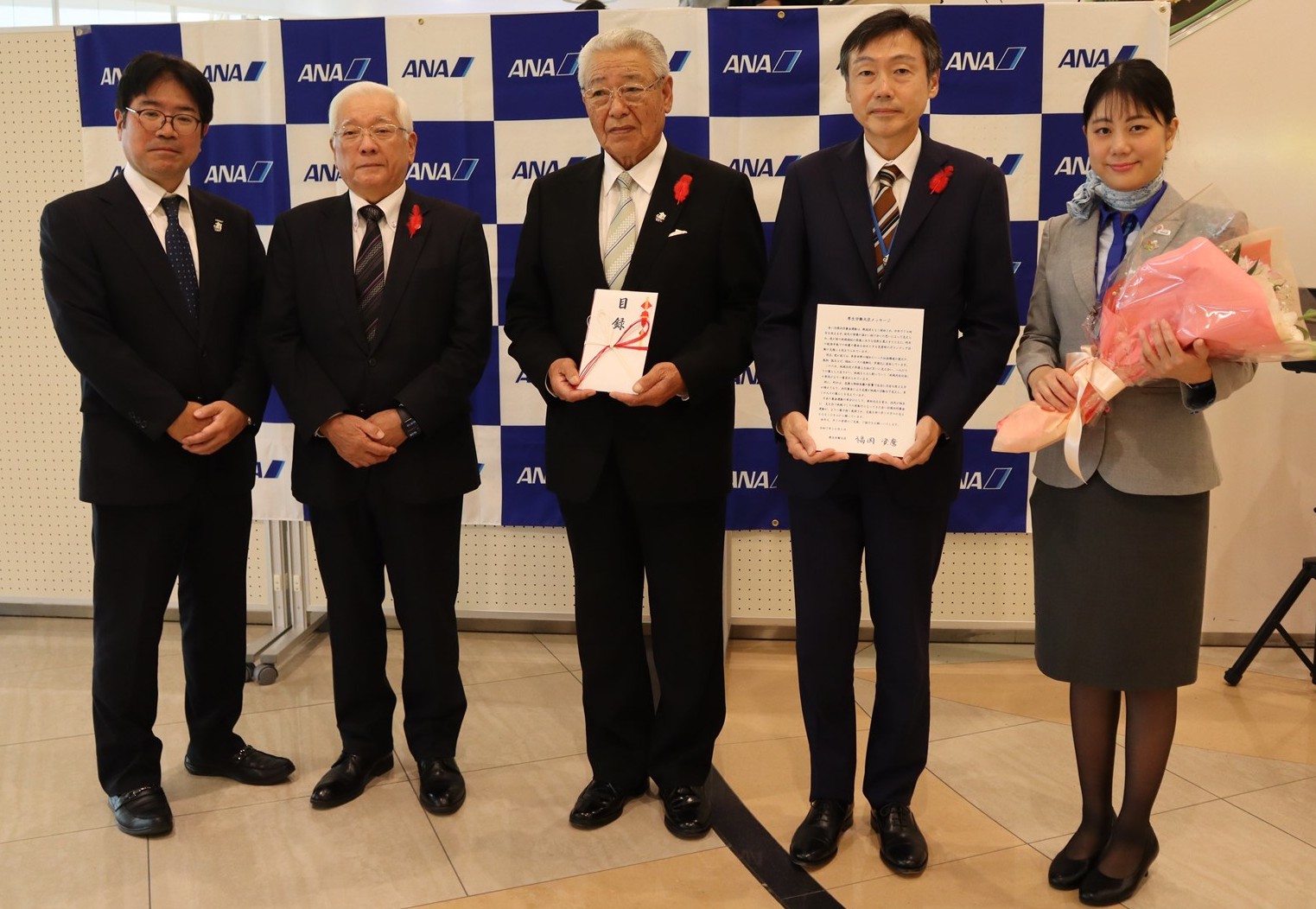 ANAから共同募金の目録を受領